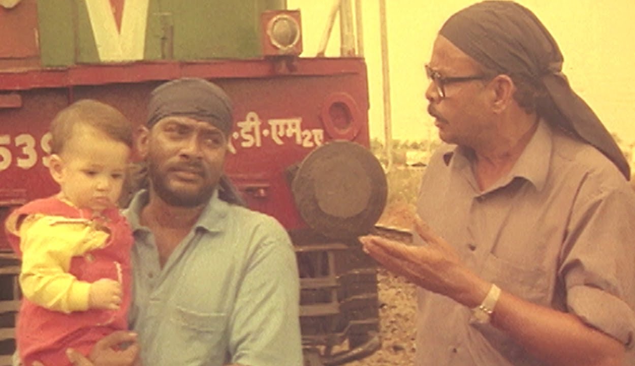 Sisindri Movie || Master Akhil Stopping Train || Nagarjuna, Tabu