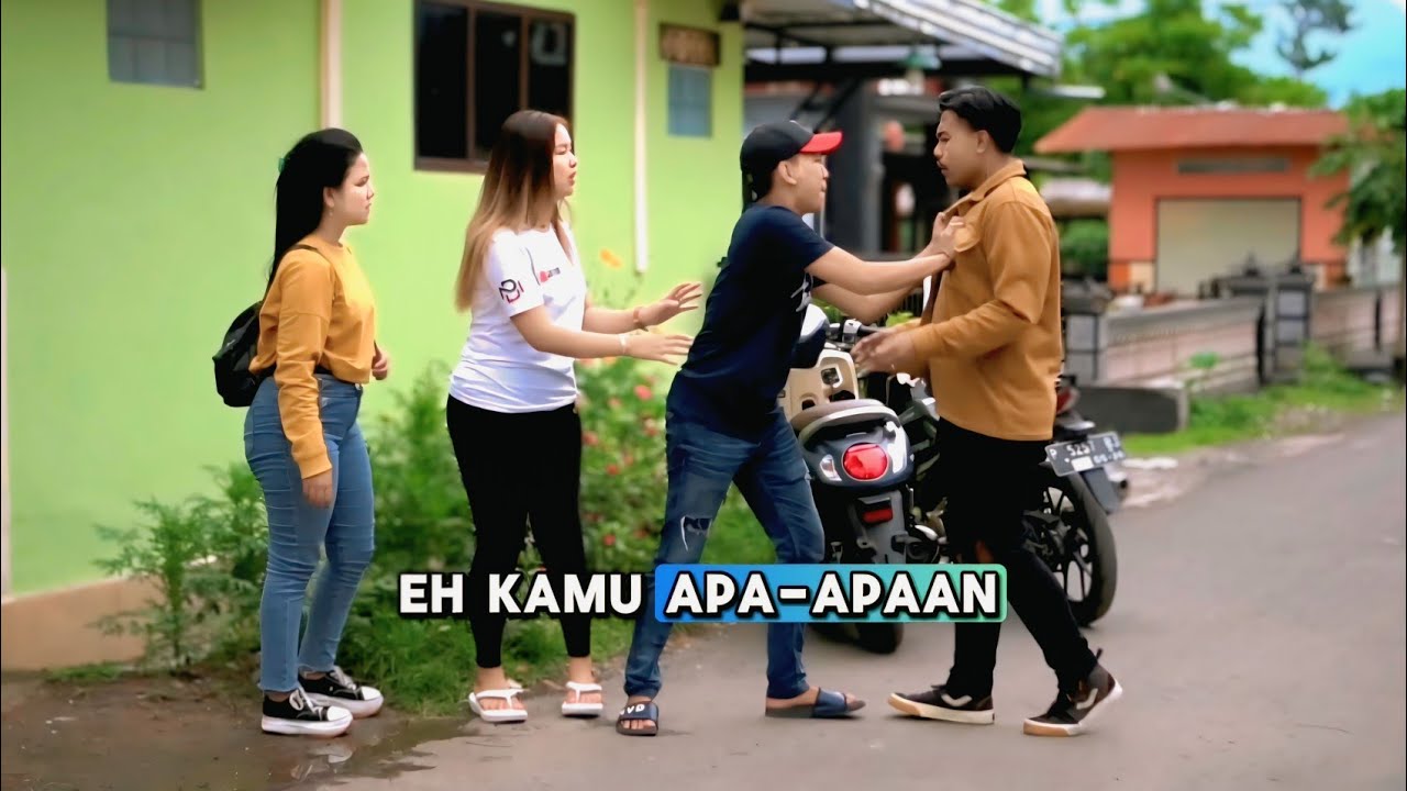 KARENA JALAN KAKI BOS MUDA DIBILANG MASIH MISKIN OLEH PASANGAN SOMBONG INI, begitu tau akhirnya malu