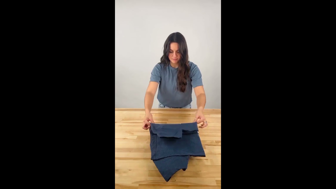 Here S The Best Way To Fold A T Shirt It Simple And Easy For Anyone Do 
