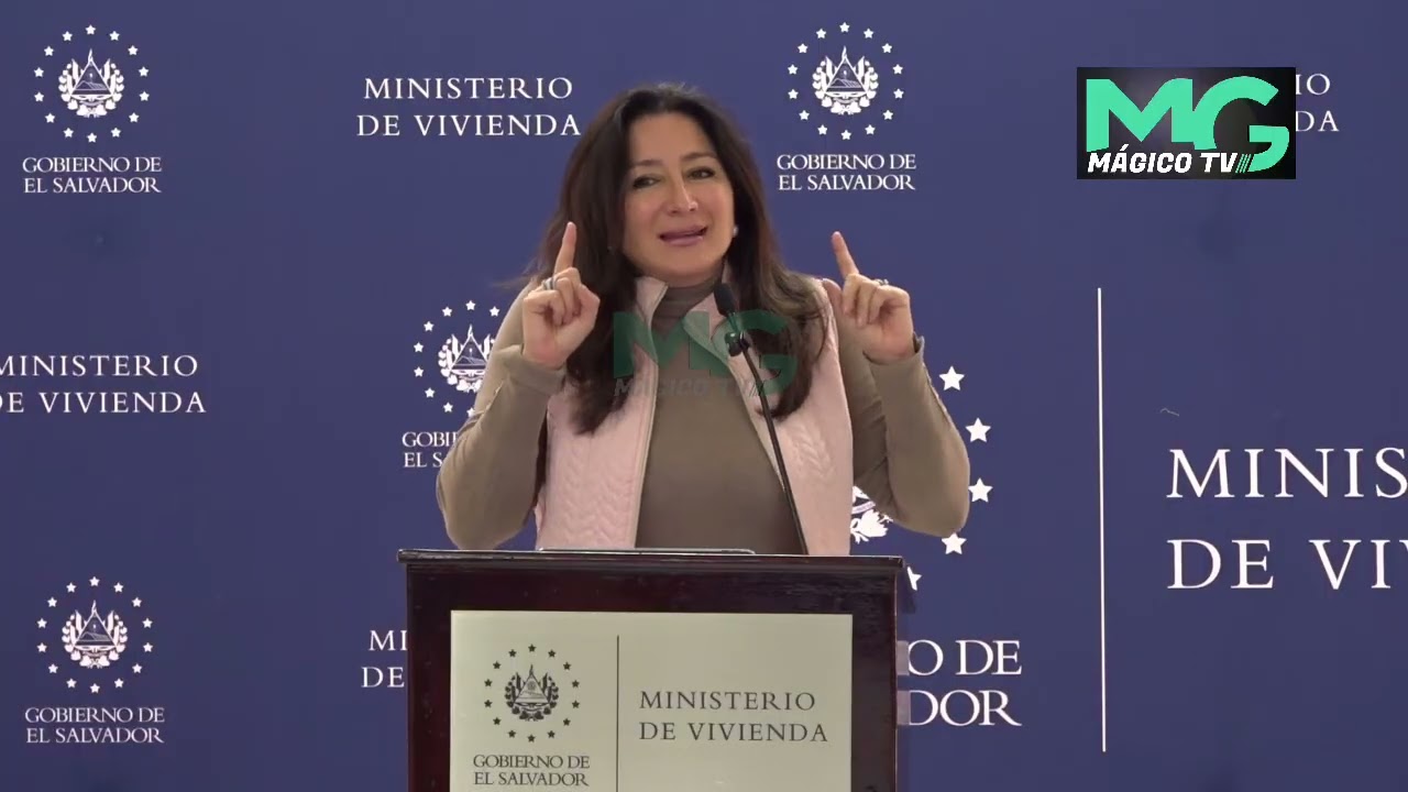 Gobierno del Presidente Nayib Bukele entrega escrituras a familias de 21 lotificaciones