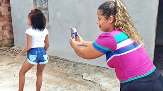 Ela Obrigava A Própria Filha Fazer Vídeo De Dança Pra Postar Na Internet