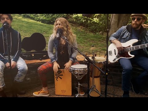 Aretha Franklin 'I Say A Little Prayer' Acoustic Cover ft Heidi Joubert & Frankie Beetlestone