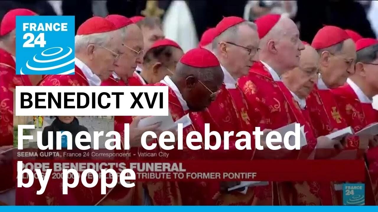 Thousands mourn Benedict XVI at funeral celebrated by pope • FRANCE 24 ...