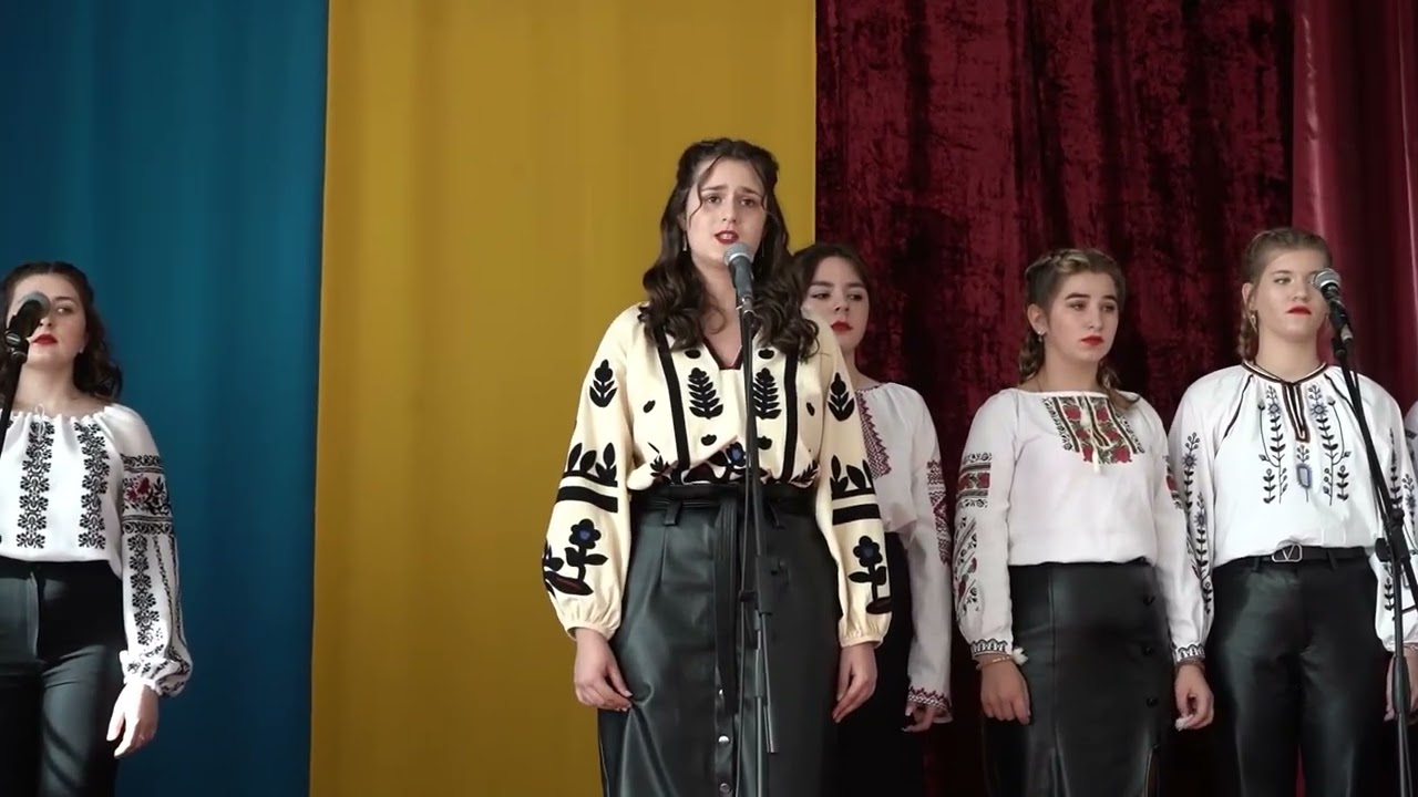 Народний художній вокальний ансамбль МАЛЬВИ «Біля тополі»