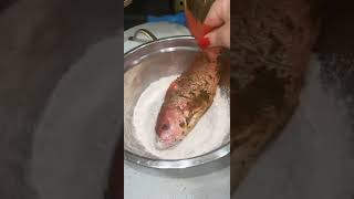 Pescado frito cocinar es un acto de Amor 👩‍🍳 Resimi