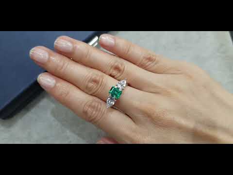 Vivid Green emerald 1.14 carats, Colombia Video  № 2