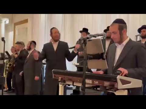 Nuchem Weinberger 🎹 Avrum Mordche Schwartz, Motty Rosenfeld, Baruch Tzvi Drezner 🎤 Shira Choir
