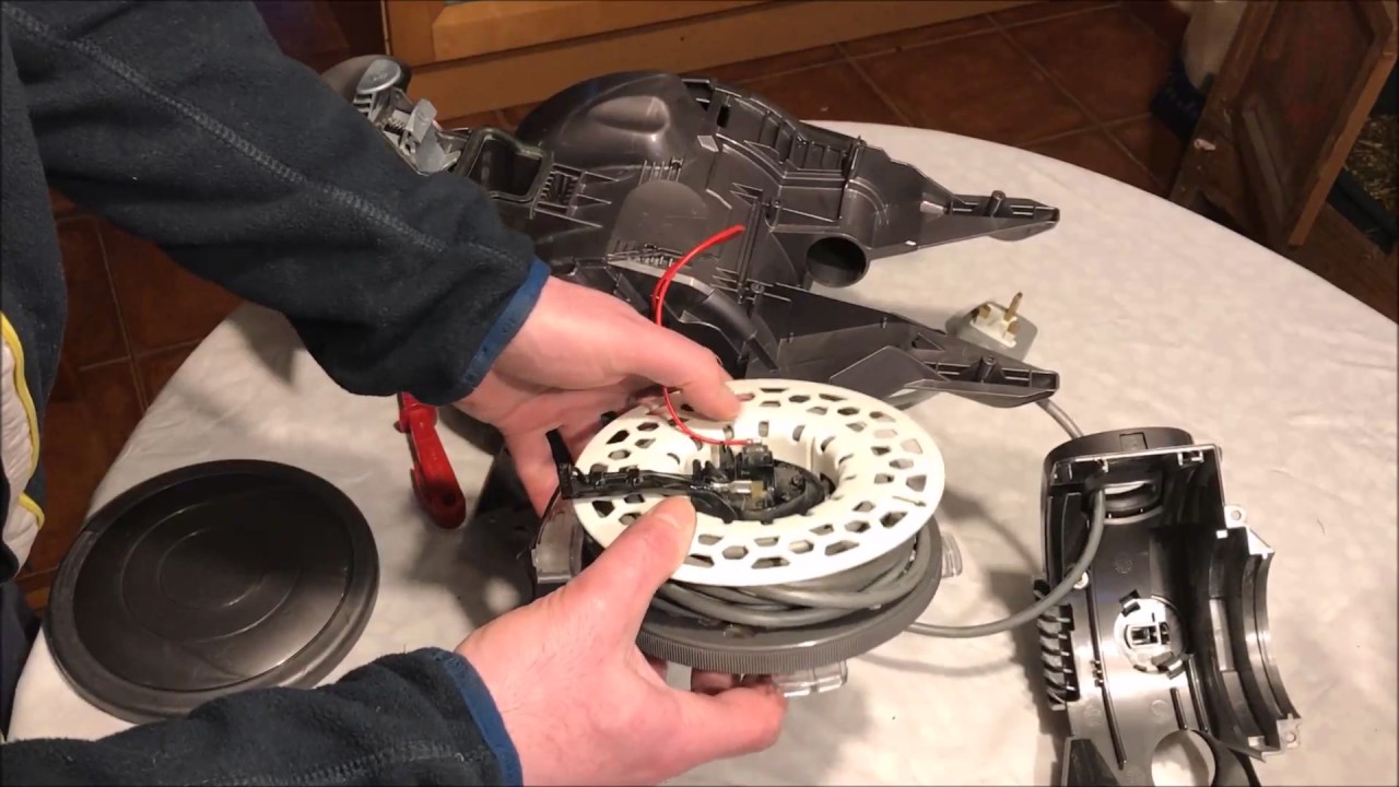 Fitting replacement motor in Dyson DC23 - YouTube