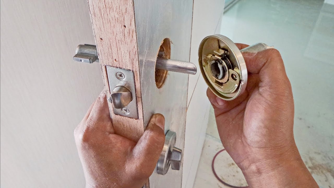 How To Install a Door Handle | Mitre 10 - YouTube