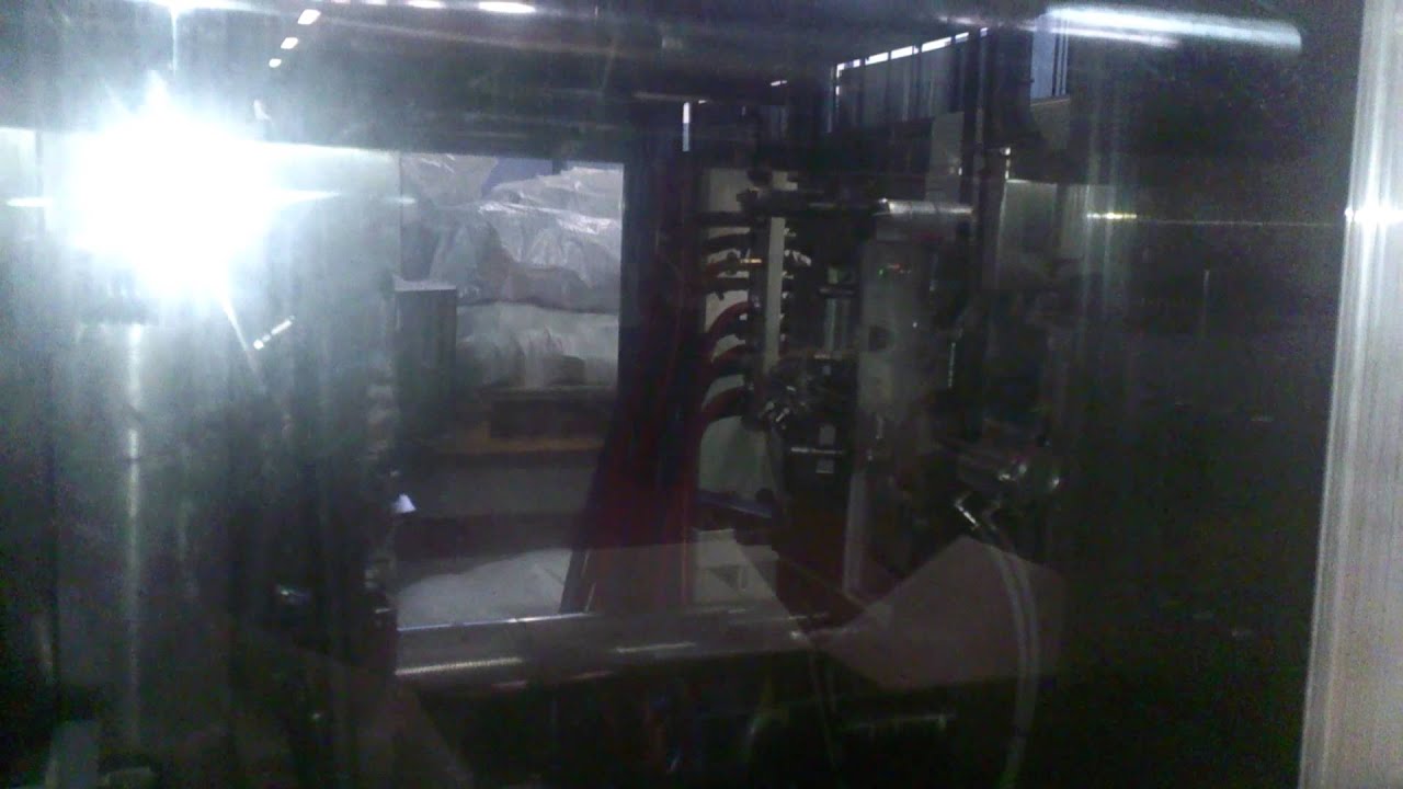 Automazione plastica stampaggio policarbonato