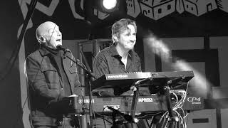 Midge Ure (ex ULTRAVOX) - The Voice (B/W) live @ Music inVillage