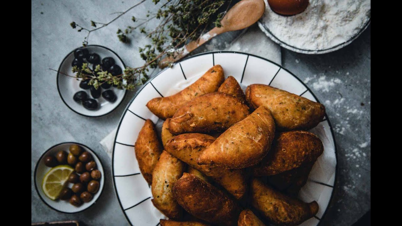 Pisi - Pişi: Soft fried dough with herbs and cheese