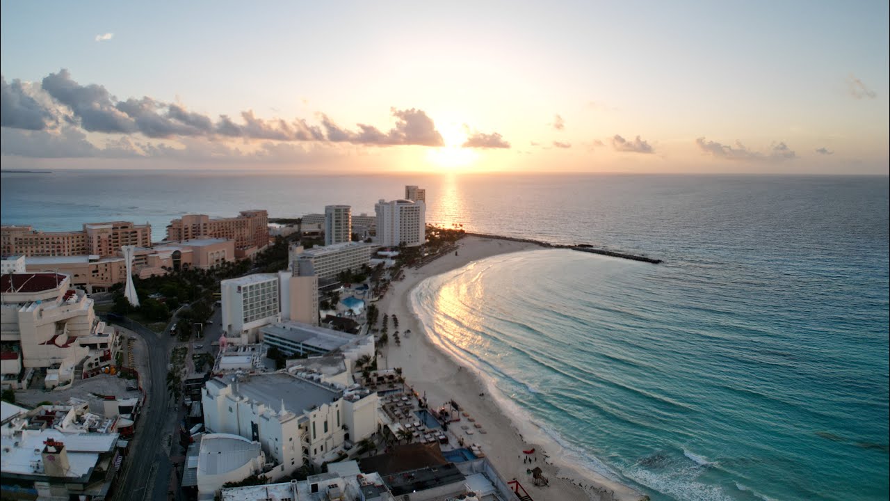 Beautiful Cancun Beach Golden Sunrise. Stunning view of Cancun Hotel ...