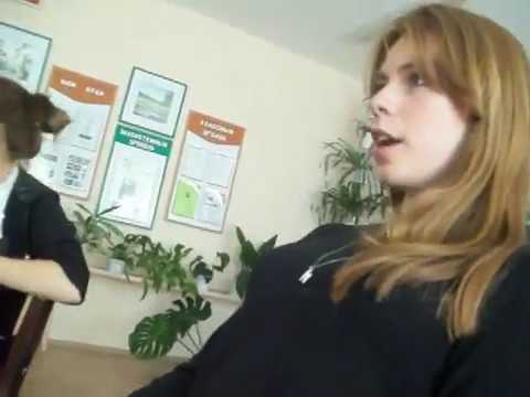 Рыжая школьница гонит на училку Рыжая школьница гонит на училку