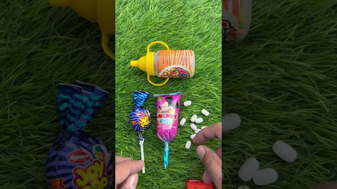 Оранжевый котенок хочет плавать 