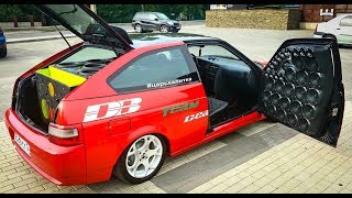 Crazy Russians installed 68 speakers in front doors of the car