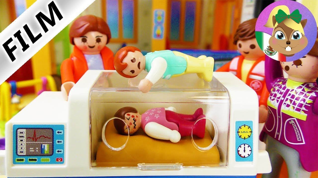 Series de Playmobil español | EL PRIMER DÍA DE GUARDERÍA DE EMMA - Compañerita en el hospital