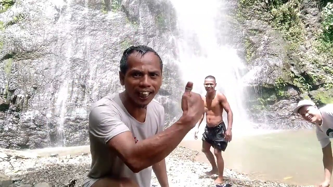 PUNTA KAMI NG BUNLAK FALLS SAKAY SA DE KATIG NA MOTOR