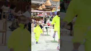 Dançando No Shopping Reação Das Pessoas...