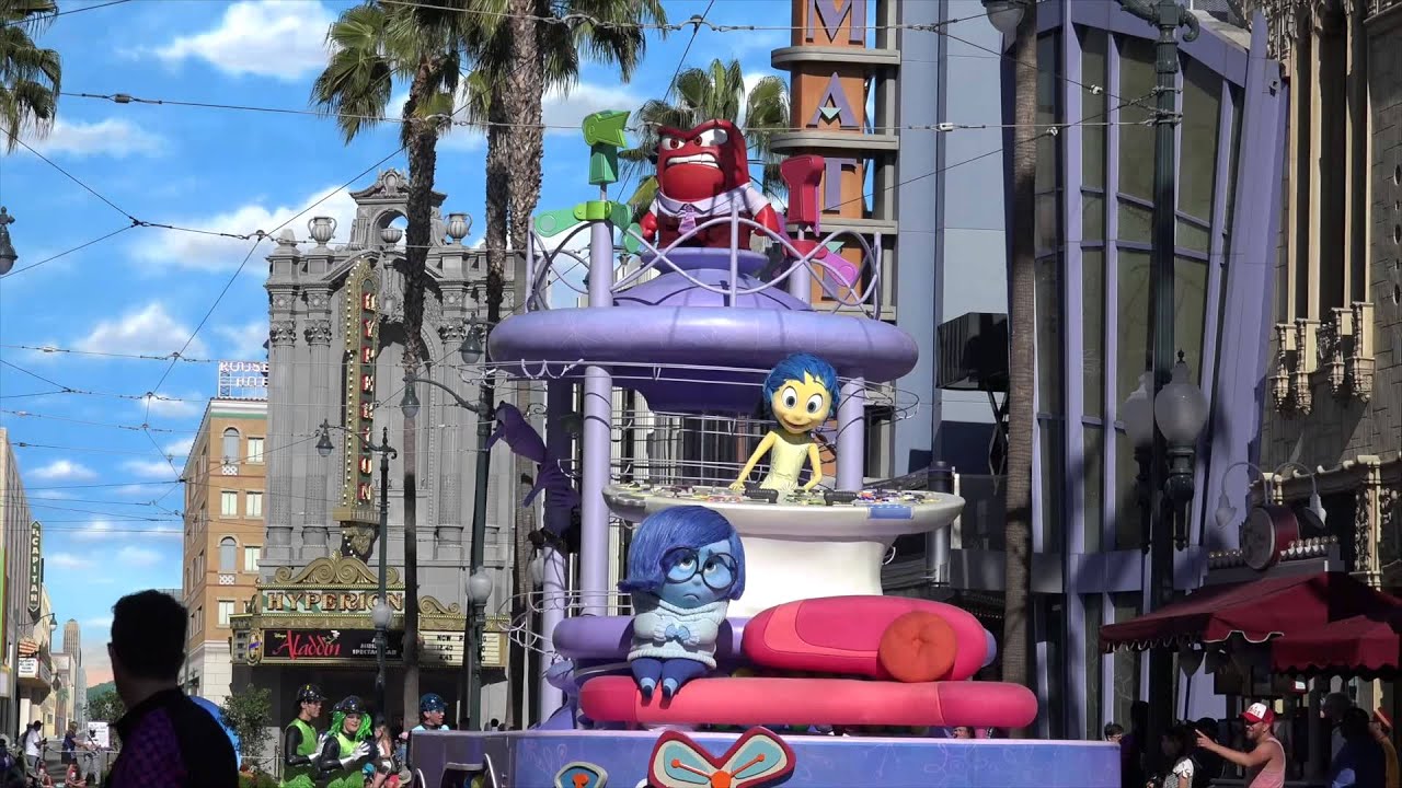 ★ディズニーカリフォルニアアドベンチャー　インサイドヘッドパレード