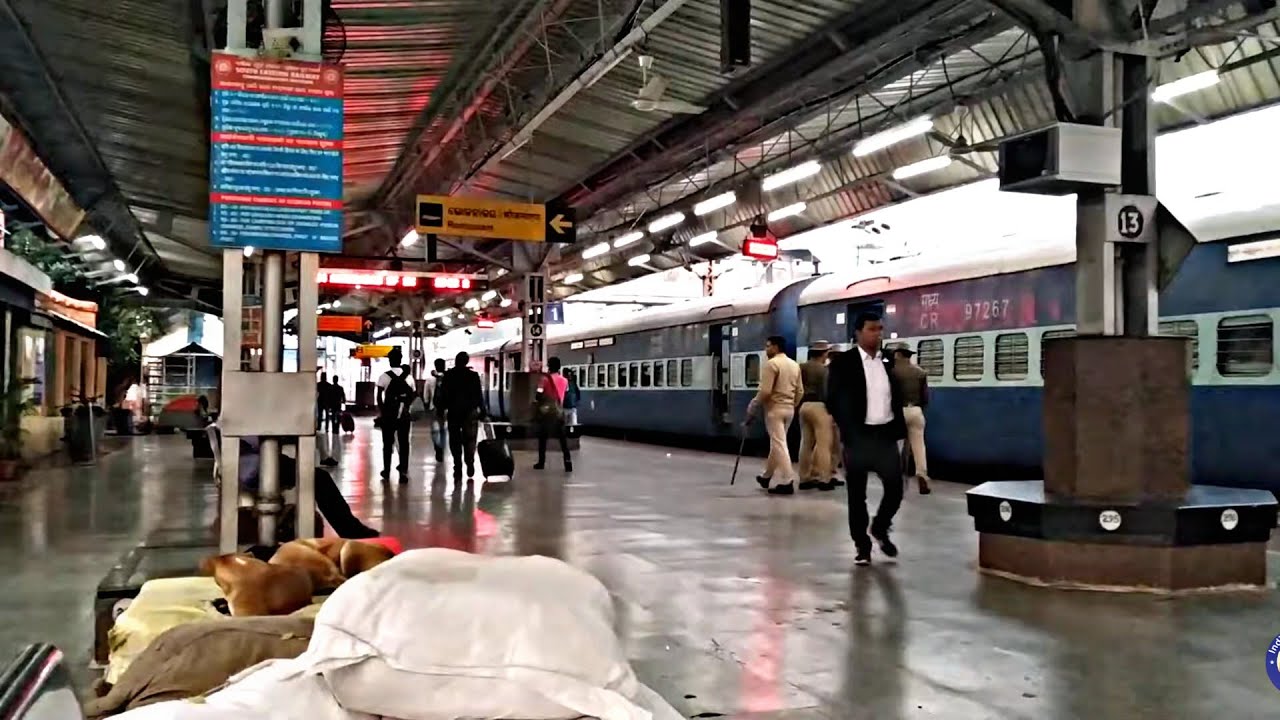 Howrah Pune Azad Hind Express 12130 leaving Jharsuguda junction early ...