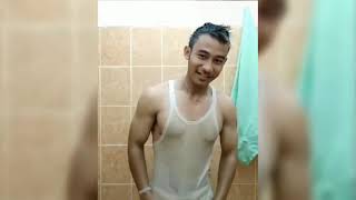 Download lagu Cowok kekar buka baju mau mandi Cowok kekar buka baju mau mandi