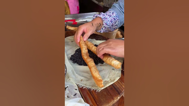 江苏南京特色麻团乌饭，12元一个，可以加蛋黄肉松，感觉好好吃
