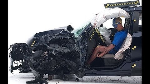 IIHS - 2014 Mazda CX 5 - small overlap crash test / GOOD EVALUATION /