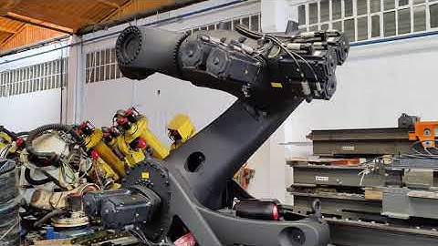 Super heavy payload robot Kuka Titan at Eurobots