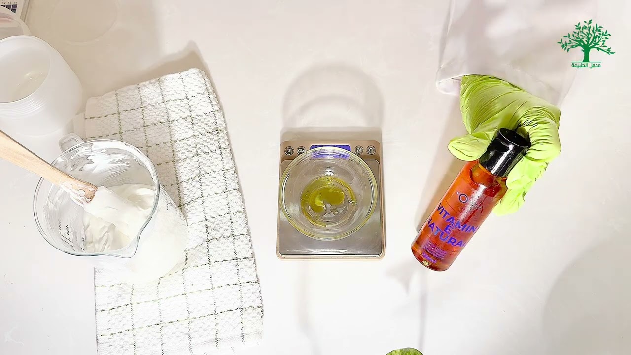 ماسك الترطيب المزدوج للشعر التالف والمتقصف خطوة أساسية من روتين الأزهار للعناية بالشعر