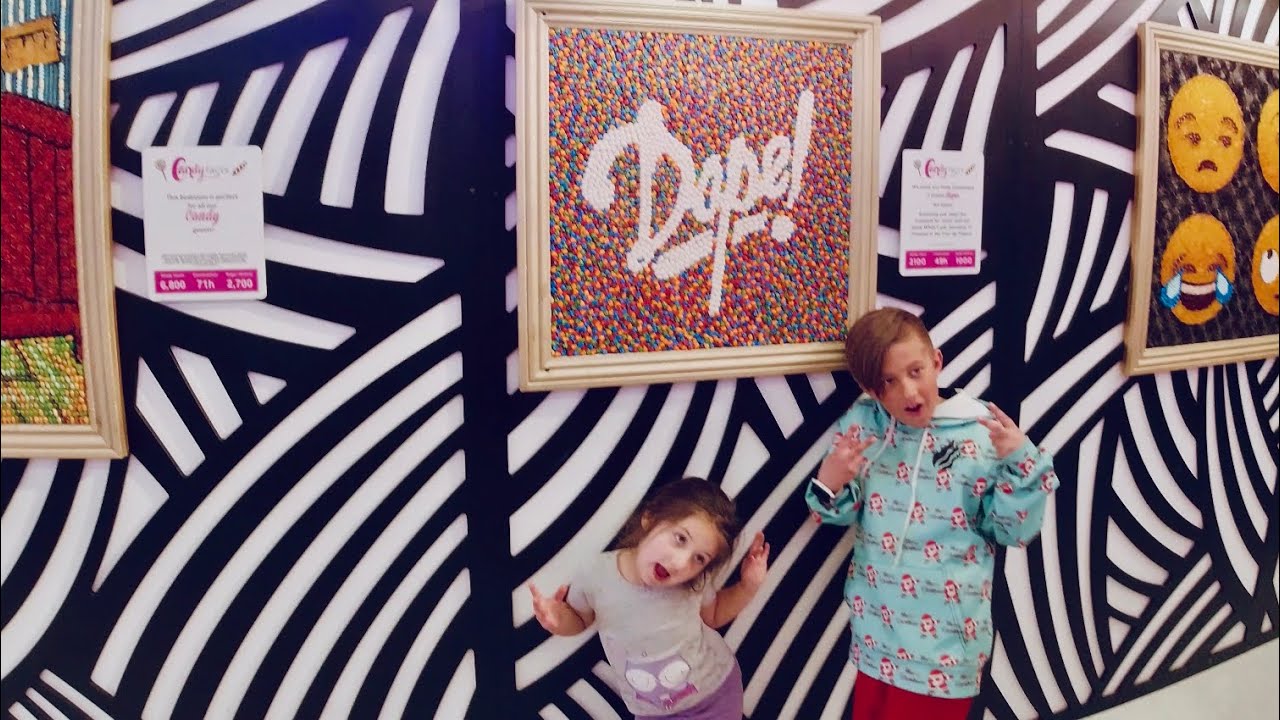 🍭🍭 CANDYTOPIA 🍭🍭 2020 Walk Through! Everything is made out of 1000's of