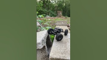 Brushless slayer doing things your rig cant #axial #scx24