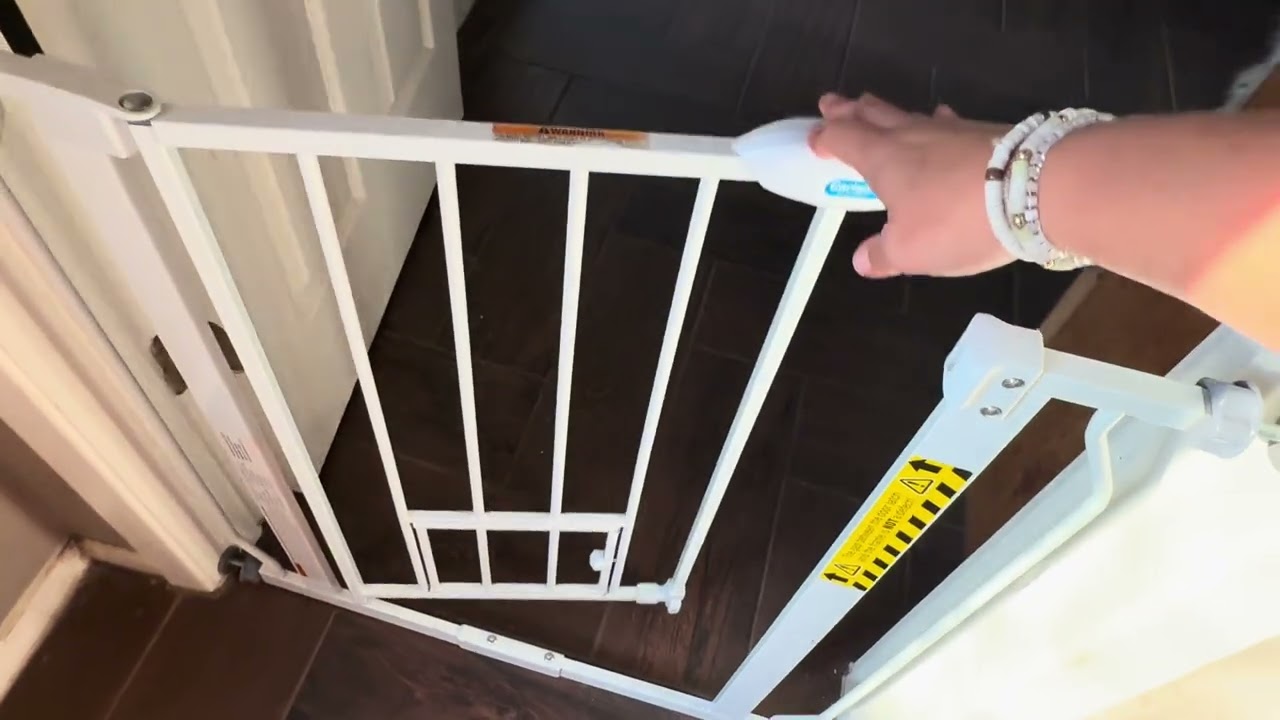 Carlson Extra Wide Walk‑Through Pet Gate Review — Wide Enough for Comfort or Too Wide to Work?