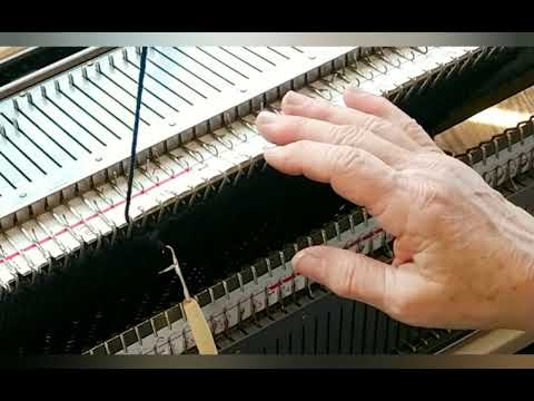 Binding off around the gatepegs