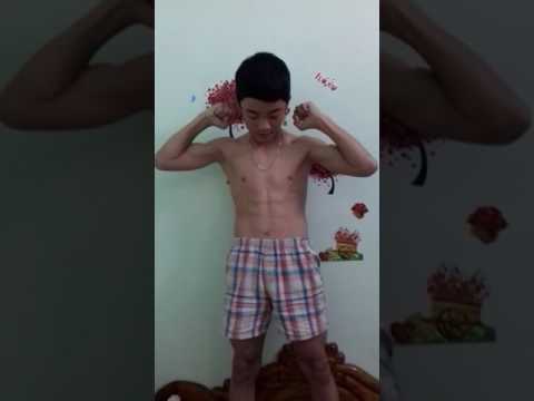 Video Cậu bé 14 tuổi có cơ bụng 6 múi - youtube