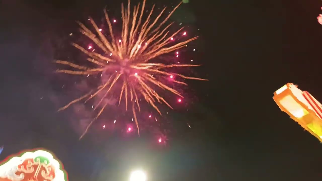 HUNTER BOOM FIREWORK 🎇 IS AMAZING AND BEAUTIFUL