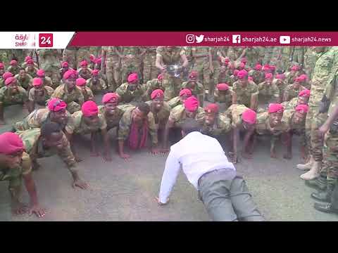 Ethiopian Prime Minister does push ups with soldiers