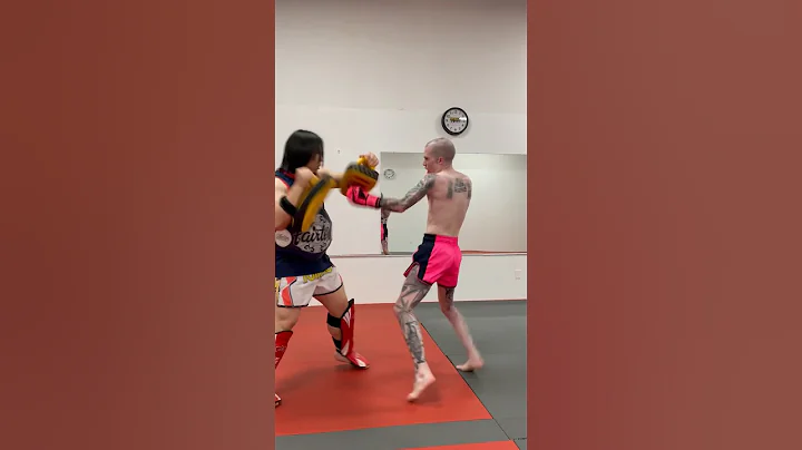 MUAY THAI! #kickboxing #muaythai #boxing #mma #training #gymmotivation #karate #taekwondo