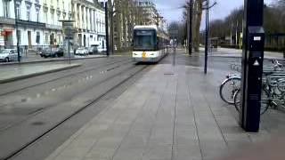 Tramlijn 24 naar Melle-Leeuw met HermeLijntram van 6325 in Gent-Zuid.