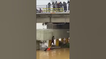 Khoảnh khắc thanh niên đu dây xuống dòng nước xiết cứu người 😍 #viectot #danang #tintuc #xahoi