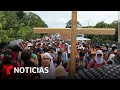 Avanza caravana migrante bajo acecho de la Guardia Nacional | Noticias Telemundo