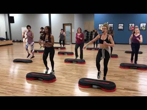 Vidéo: Step Aerobics: Avantages, Mouvements Et Astuces