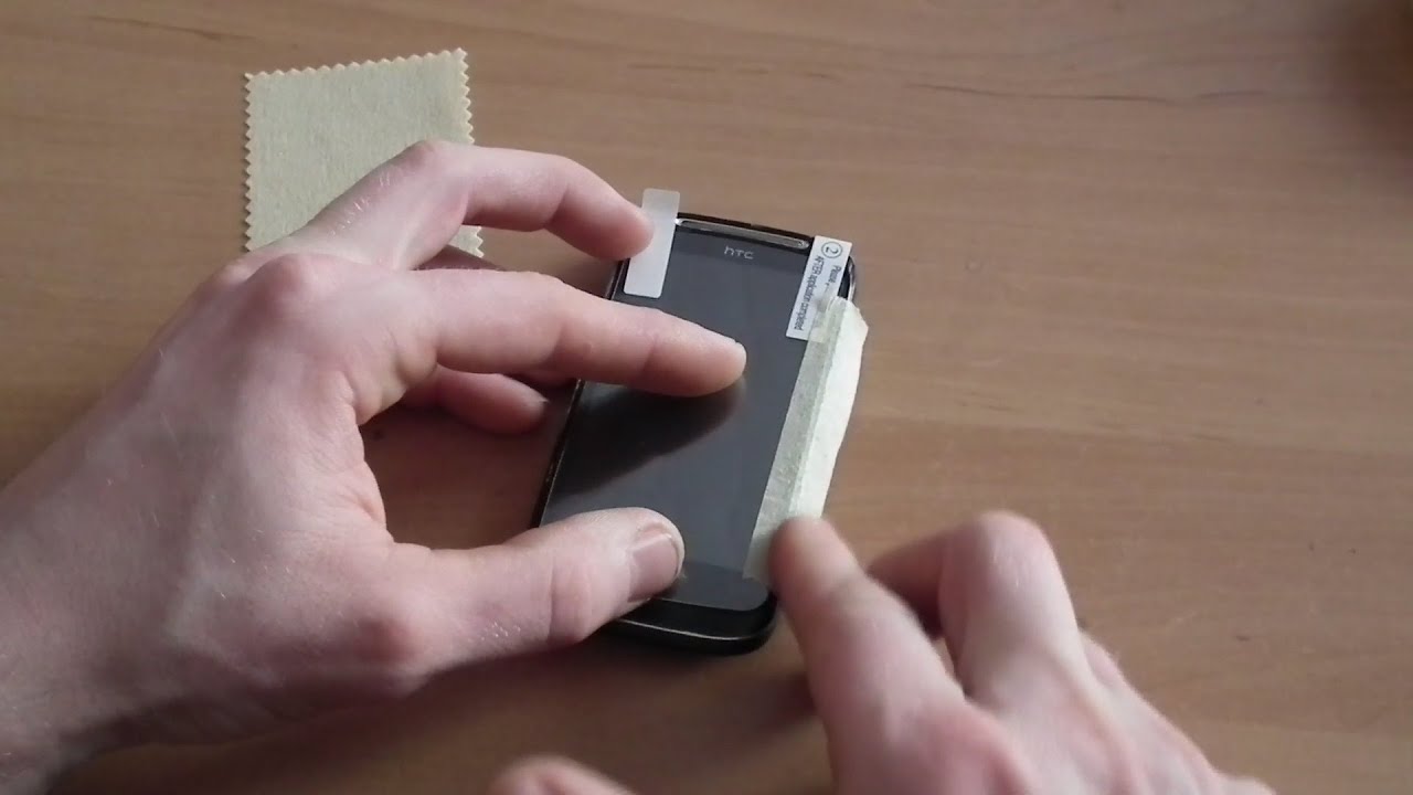 Sprytny trik z przyklejaniem folii ochronnej na ekran telefonu