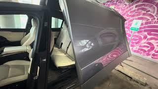 Tesla Model X - How to Open & Close Doors