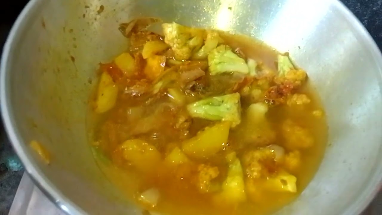 শুঁটকি দিয়ে সবজি ভুনা।