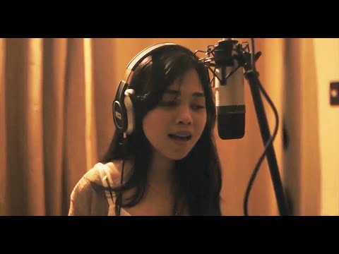 College girl sing a beautiful song - YouTube