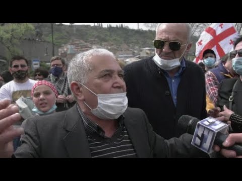 უცნობთან  მისული ადამიანების უმრავლესობამ არ იცოდა რა ღონისძიებაზე იყო და რას აპროტესტებდა