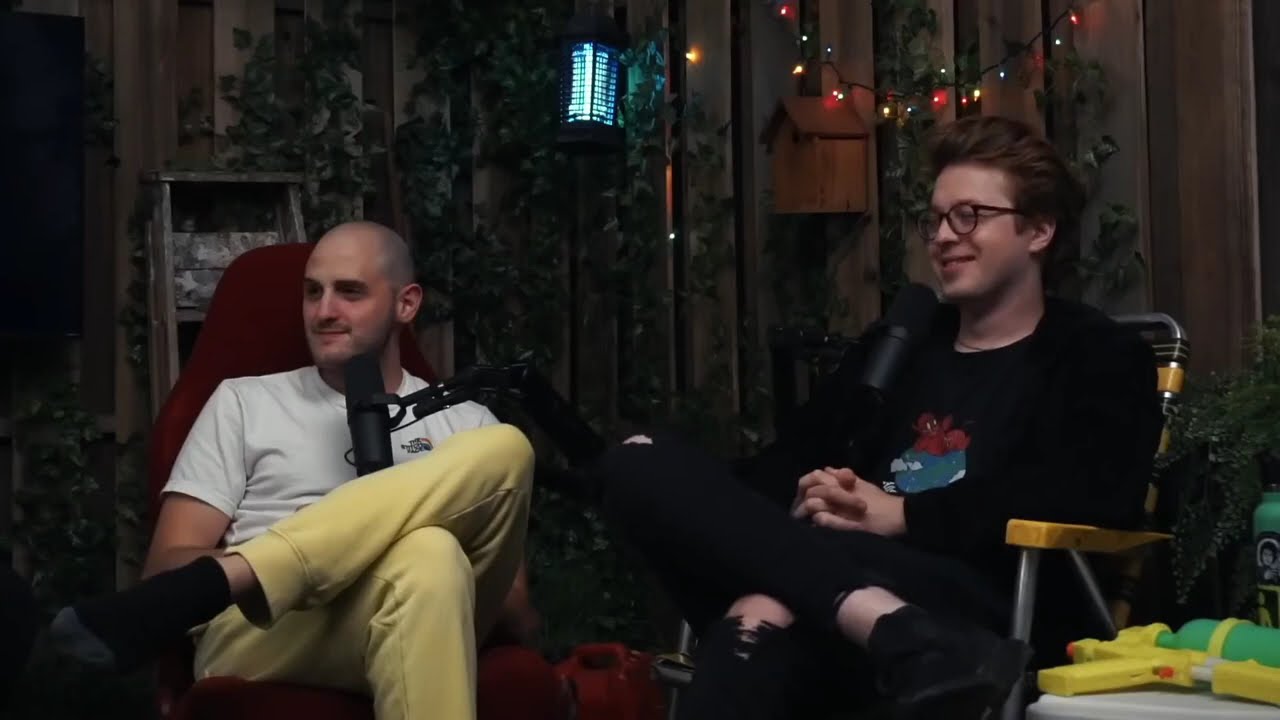 Двор угощает меня сказками