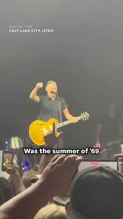 Fan rushes stage, grabs mic during 'Summer of '69', Bryan Adams unfazed #Shorts