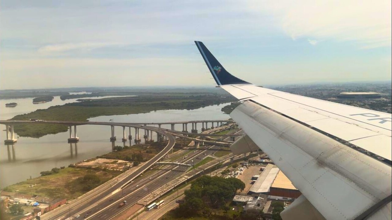 APROXIMAÇÃO E POUSO NO AEROPORTO SALGADO FILHO EM PORTO ALEGRE - RS
